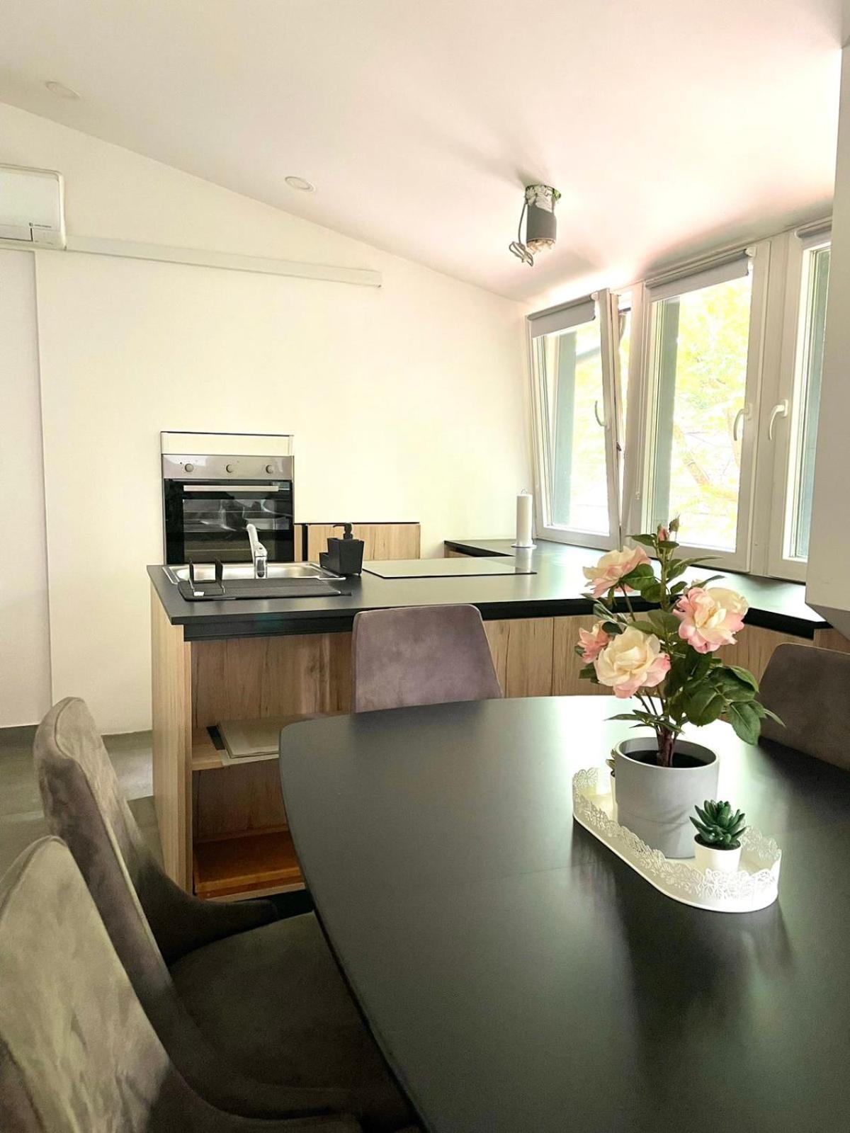 Khan Apartments Ljubljana Szoba fotó